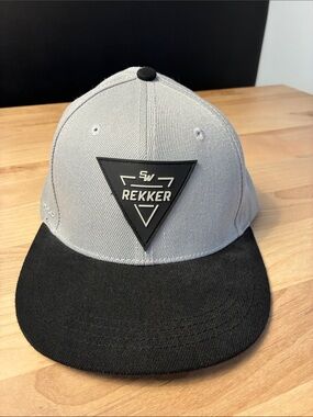 Sherwood Hockey Rekker Triangle Patch Snapback Hat in Light Gray and Black
